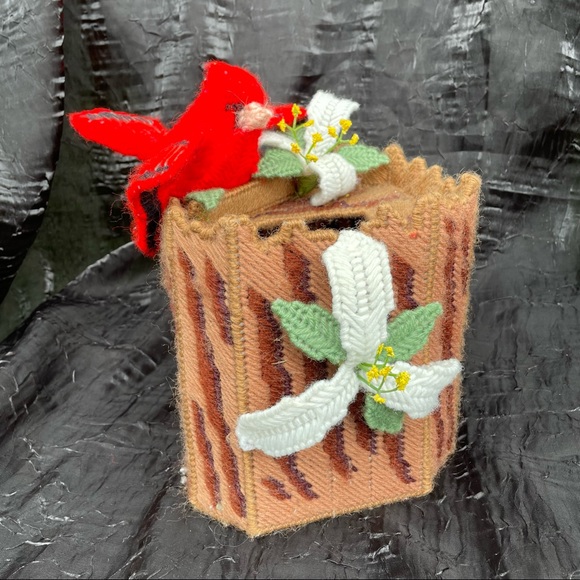 Hand Crafted Art Vintage Cardinal Needlepoint Plastic Canvas Tissue